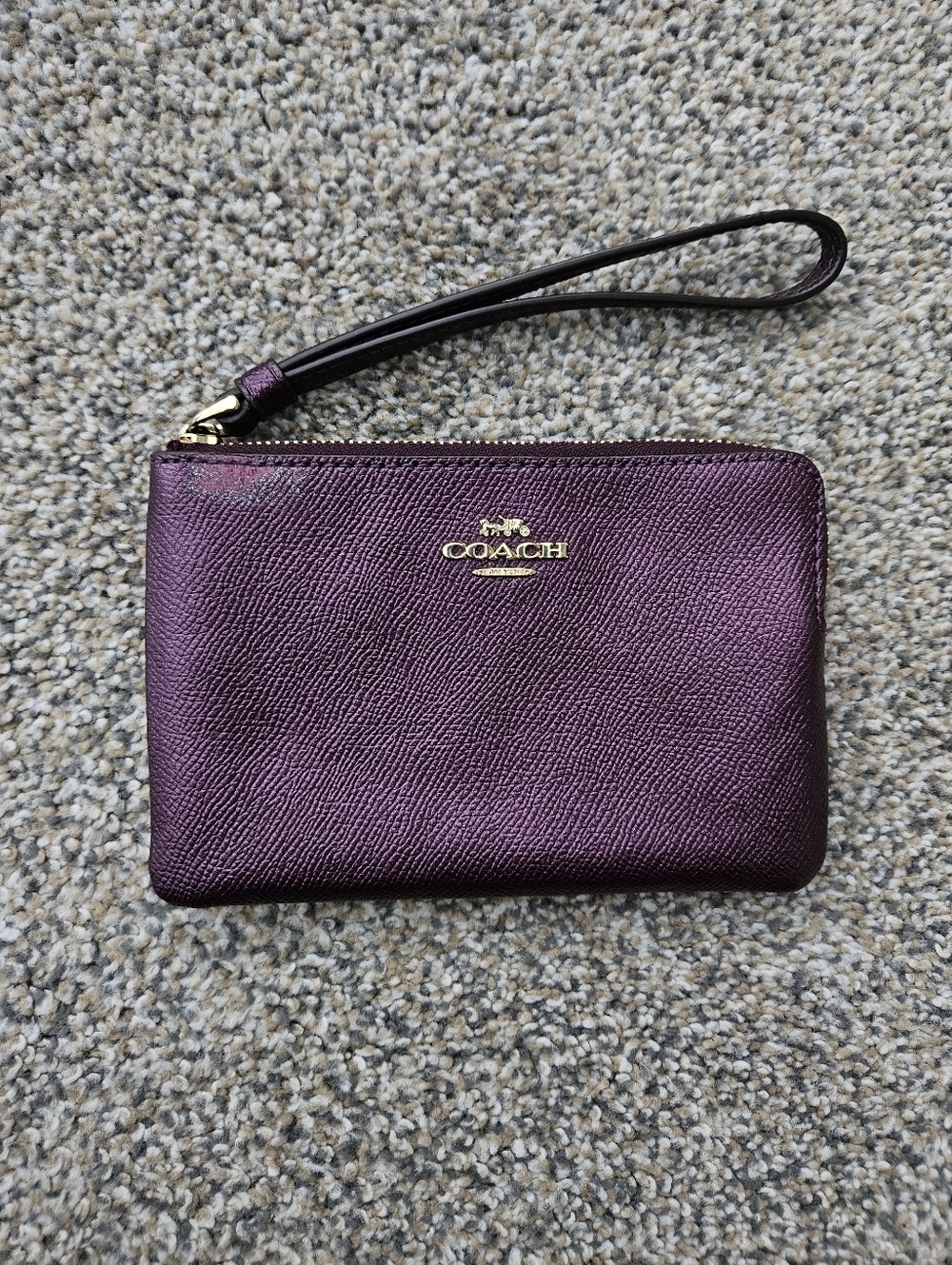 Coach Plum Leather Wristlet Irridescent Shiny Purple Wallet Corner Zip Bag Purse